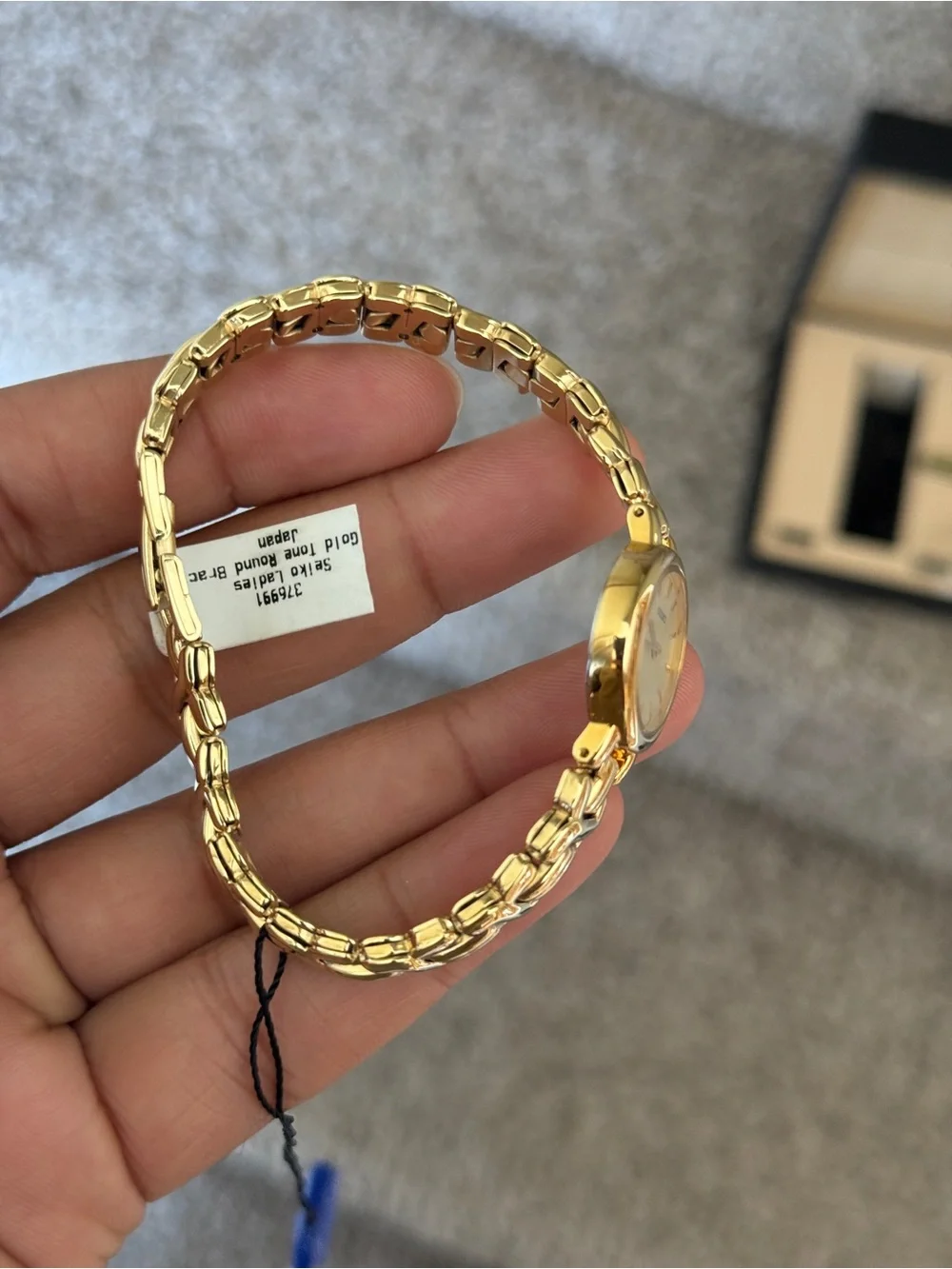 Seiko vintage 90s Women's Gold Link Bracelet Watch with Cream Dial new old stock